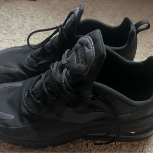 NIKE Air Max REACT 270